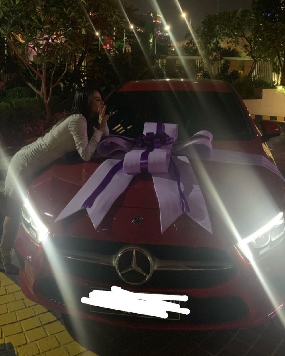 10 Seleb ini dapat hadiah mobil saat ultah, ada yang ditaksir Rp 4 M