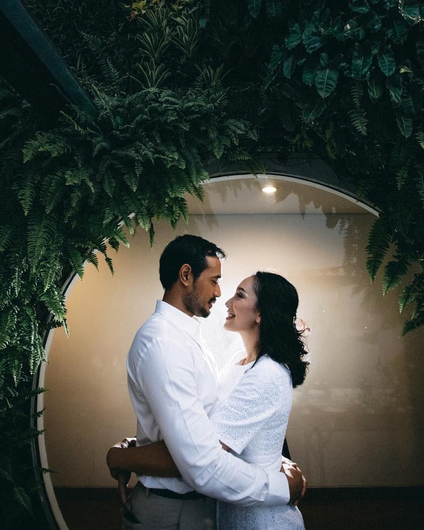 Momen 5 pasang seleb rayakan ultah pernikahan ke-10, penuh suka cita