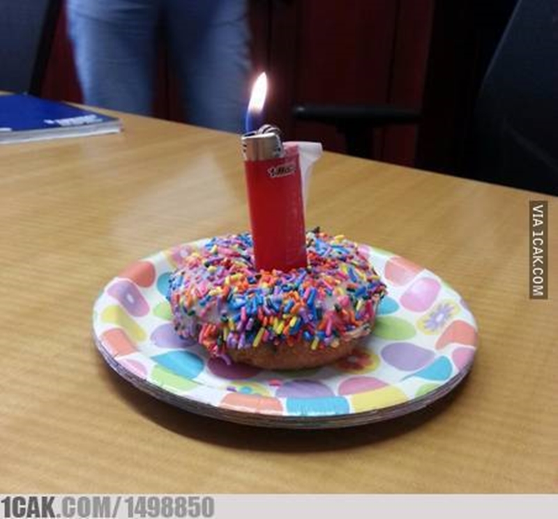 11 Penampakan kue ulang tahun untuk teman ini bikin senyum tipis