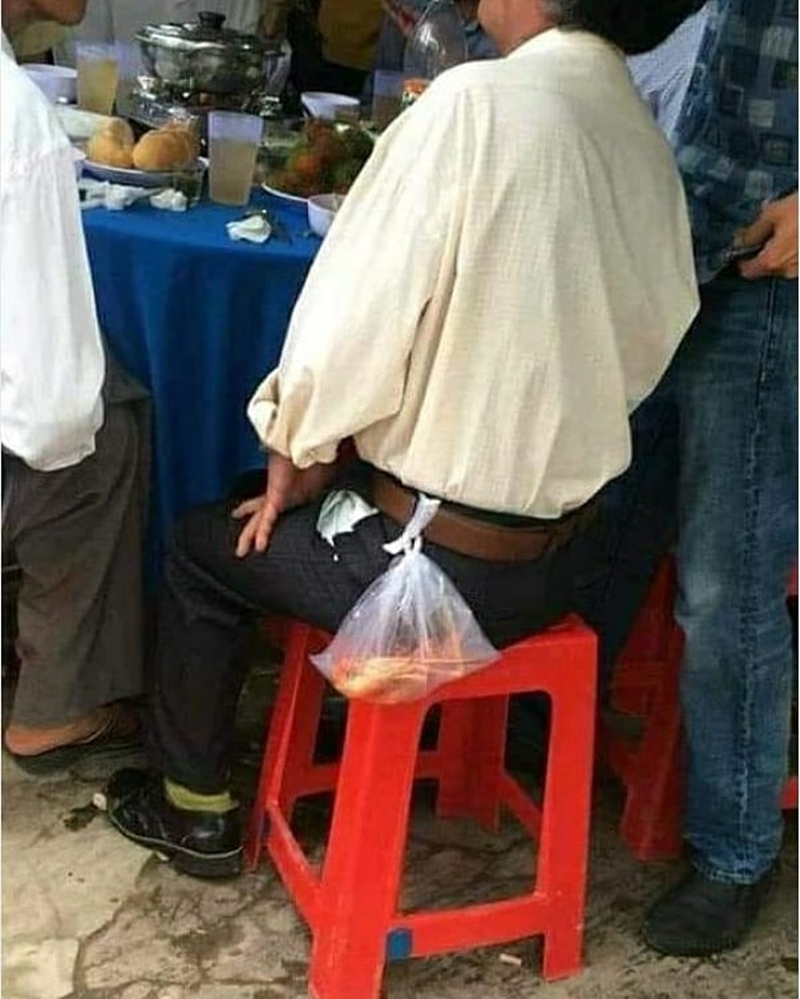 10 Atribut bapak-bapak kalau lagi kerja ini lucunya bikin sakit perut