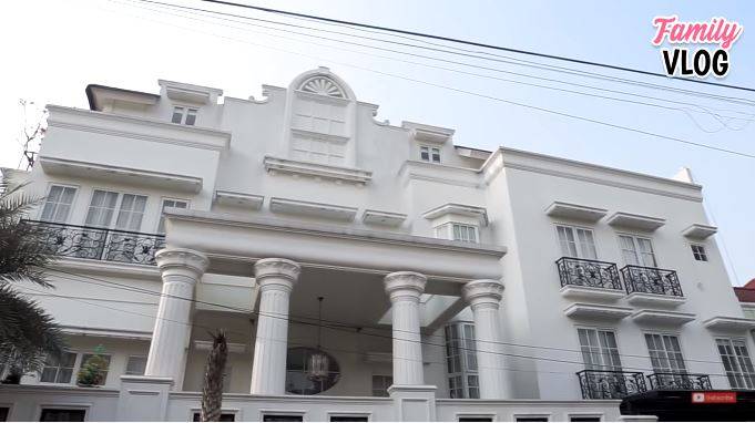 Intip fasad rumah 10 seleb Tanah Air, punya Muzdalifah bak istana