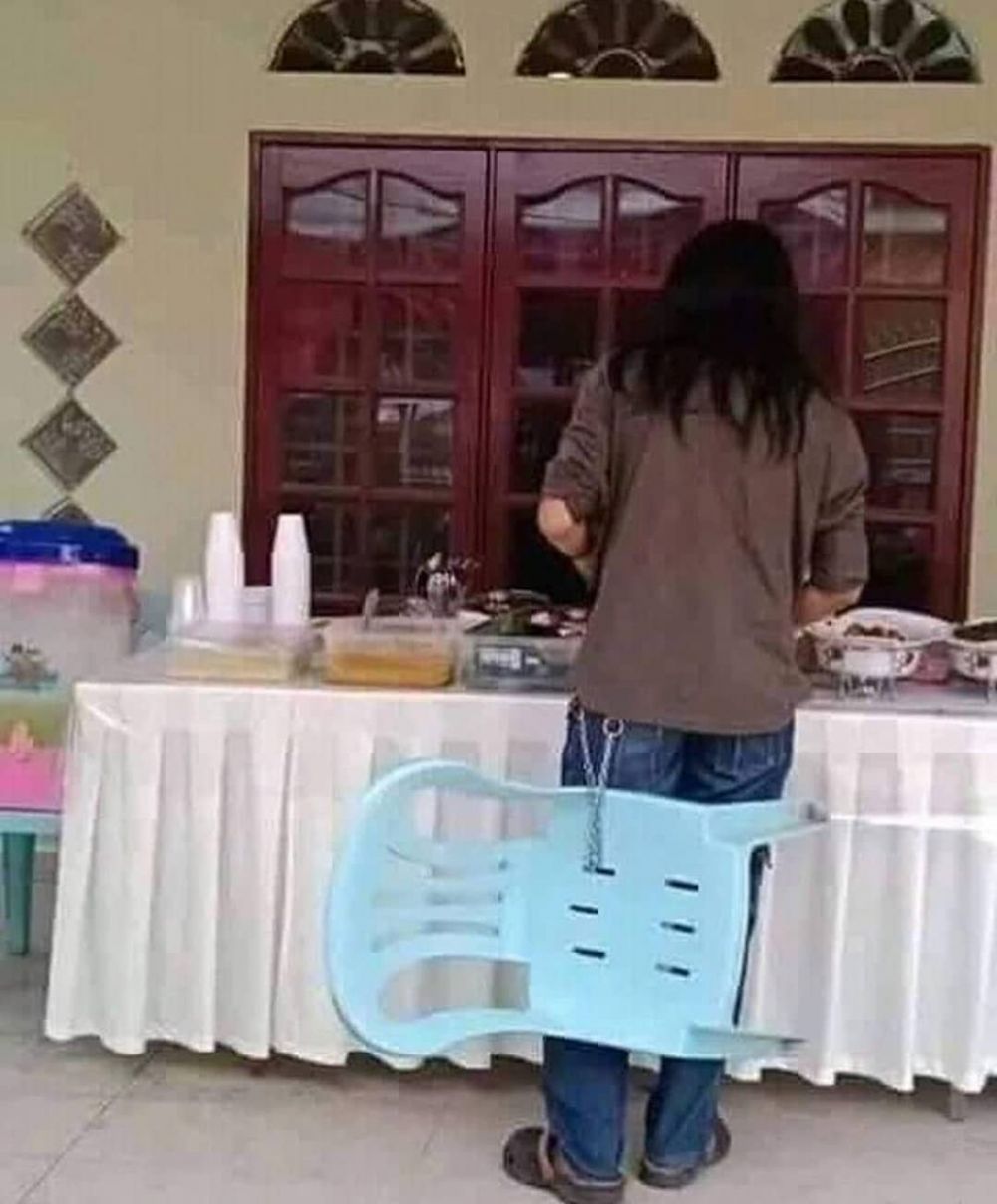 10 Aksi nyeleneh di kondangan ini bikin senyum kecut