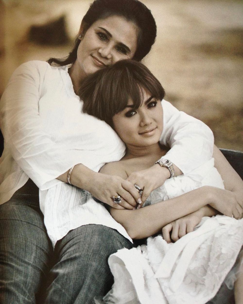 12 Potret pesona masa muda Yuni Shara, paras imutnya nggak berubah