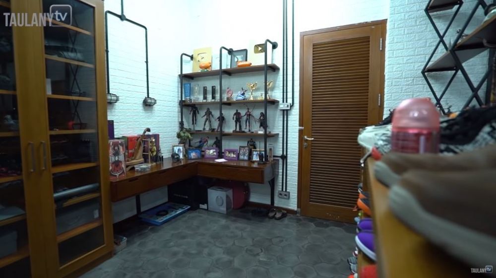 10 Potret terbaru kamar Sule usai menikah, simpan foto zaman pacaran