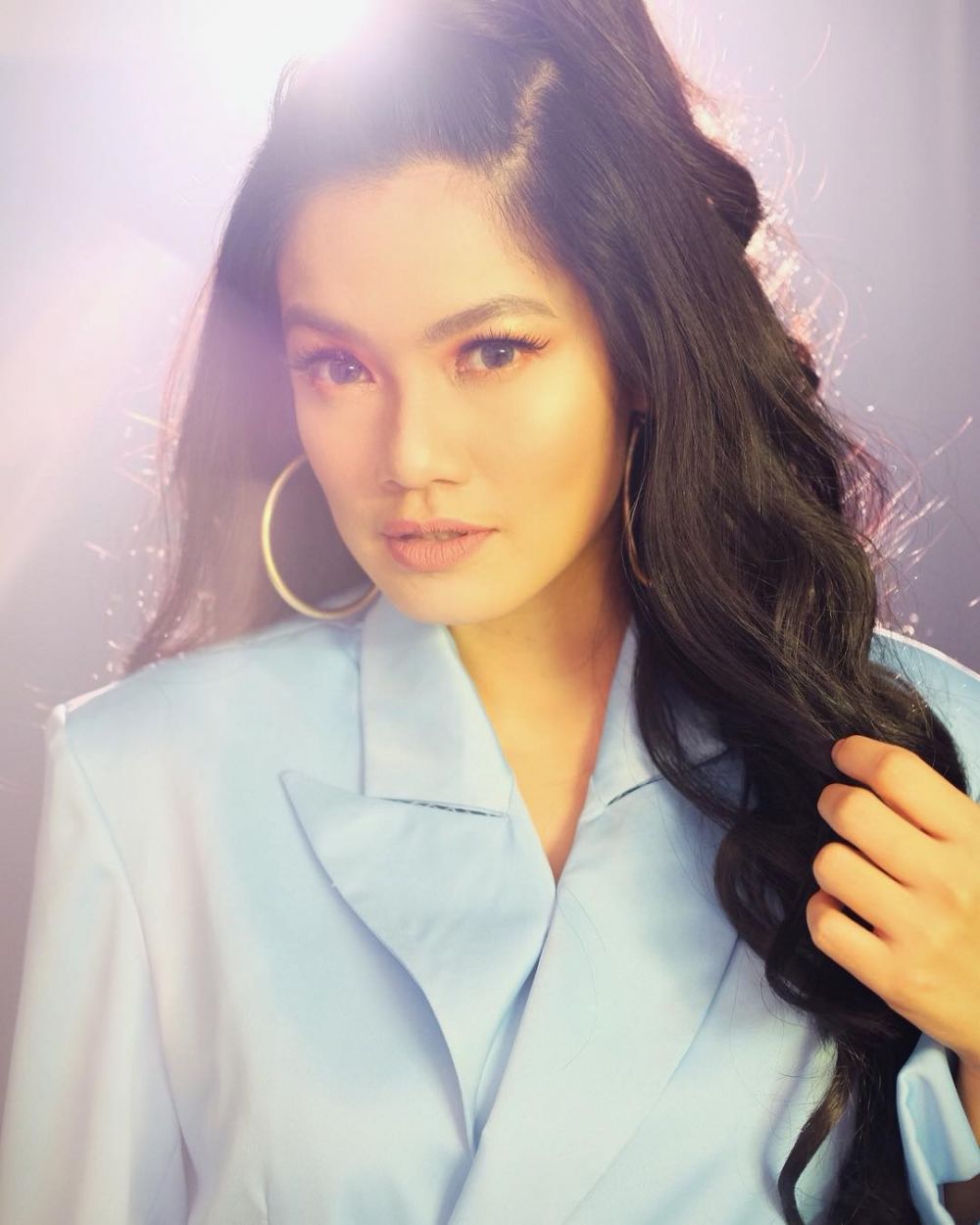 Kerap tampil natural, ini 8 pesona Titi Kamal dengan makeup tebal