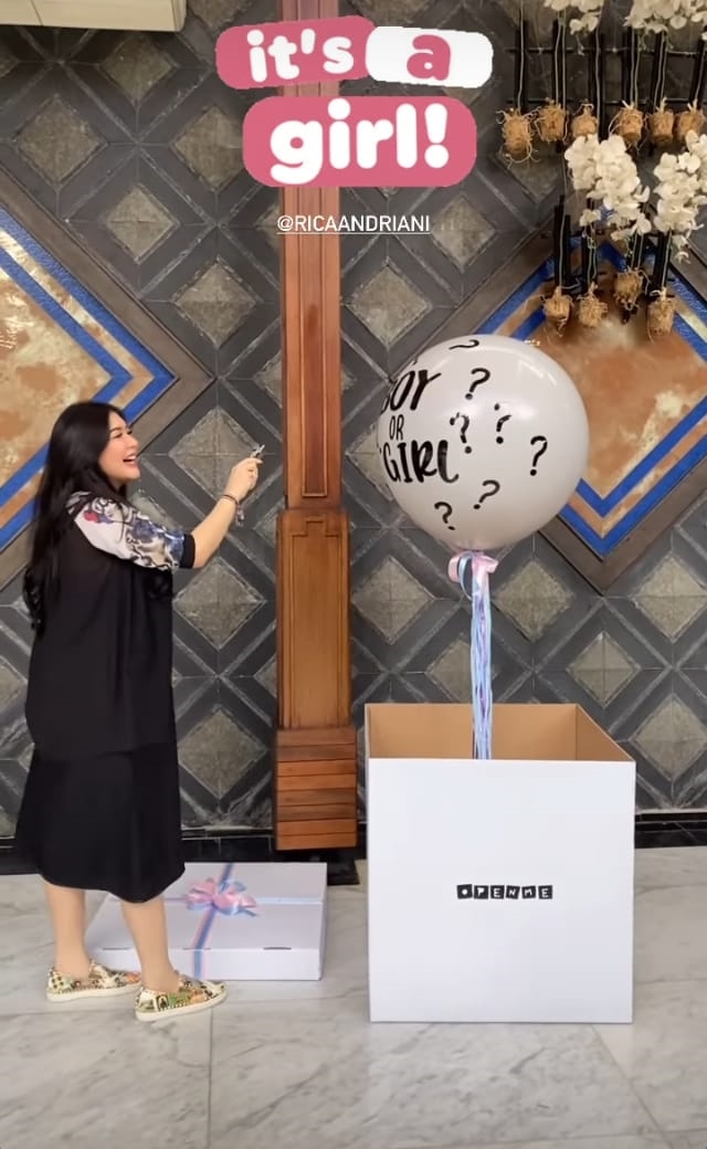 10 Potret baby shower Rica Andriani, makin meriah dihadiri sahabat