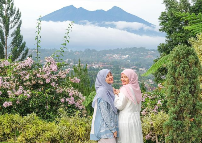 10 Potret Shireen temani Zaskia Sungkar dari hamil sampai lahiran