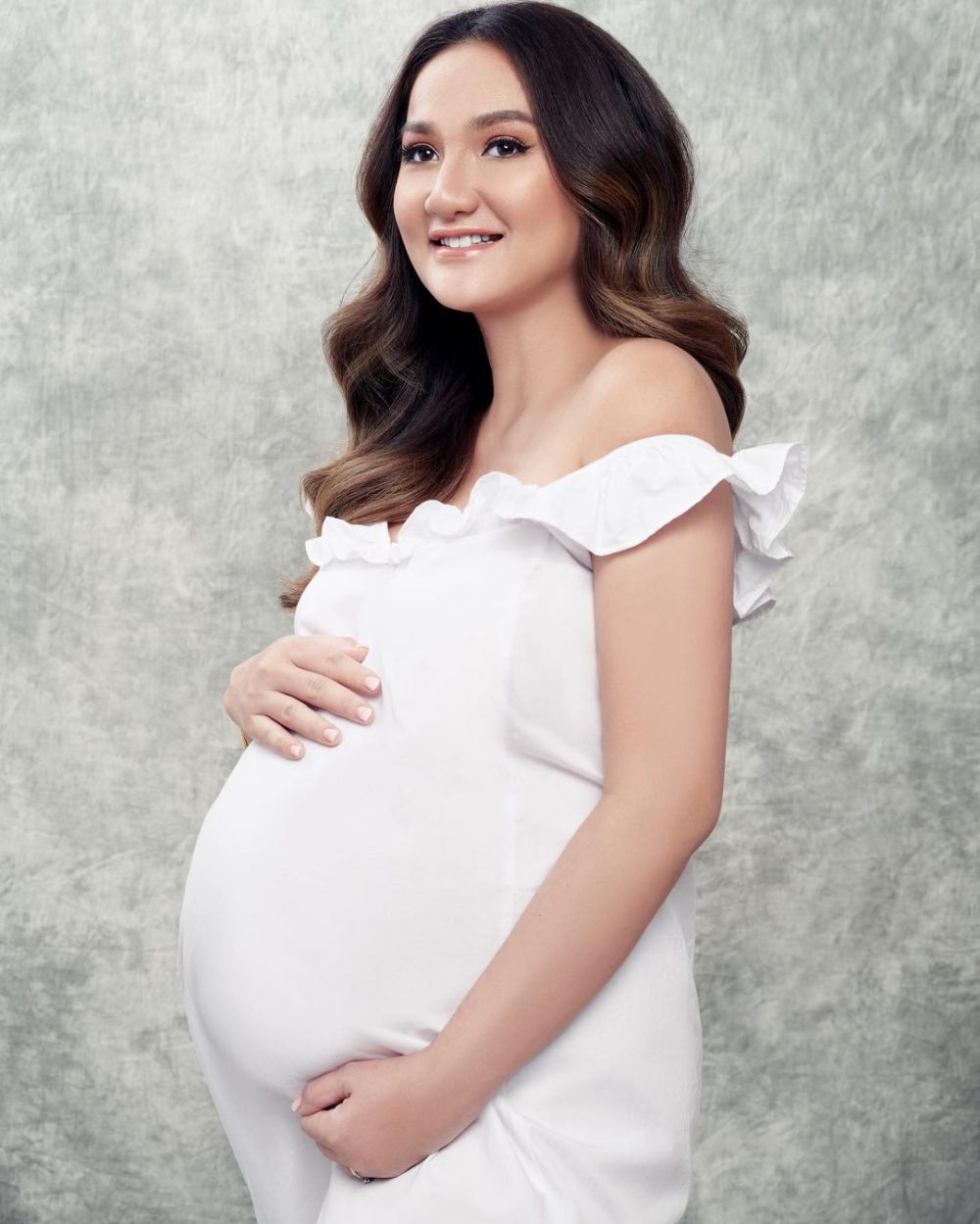 6 Gaya maternity shoot Tengku Dewi dalam berbagai tema, simpel