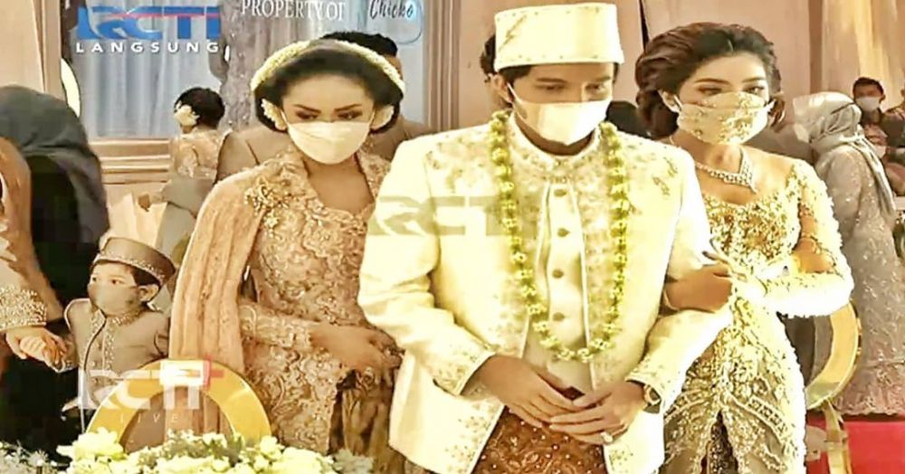 8 Pesona Krisdayanti di pernikahan Atta Halilintar & Aurel Hermansyah