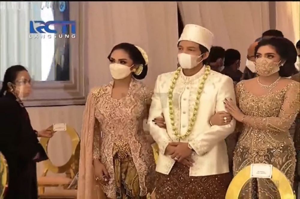 10 Momen pernikahan Aurel Hermansyah & Atta Halilintar, penuh khidmat