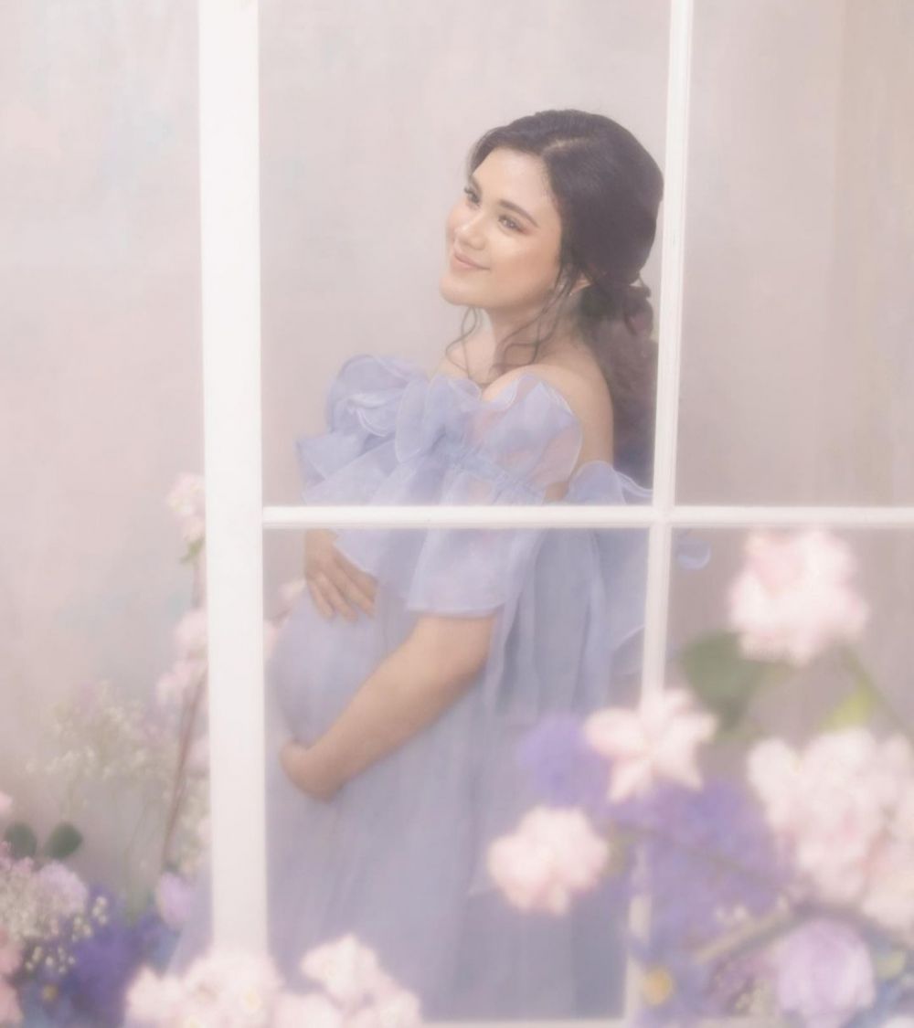 10 Potret maternity Audi Marissa dalam beragam tema, auranya terpancar