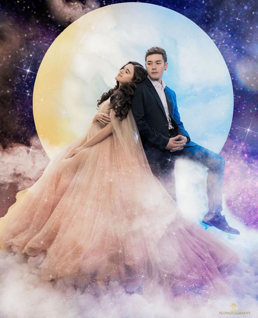 10 Potret maternity Audi Marissa dalam beragam tema, auranya terpancar