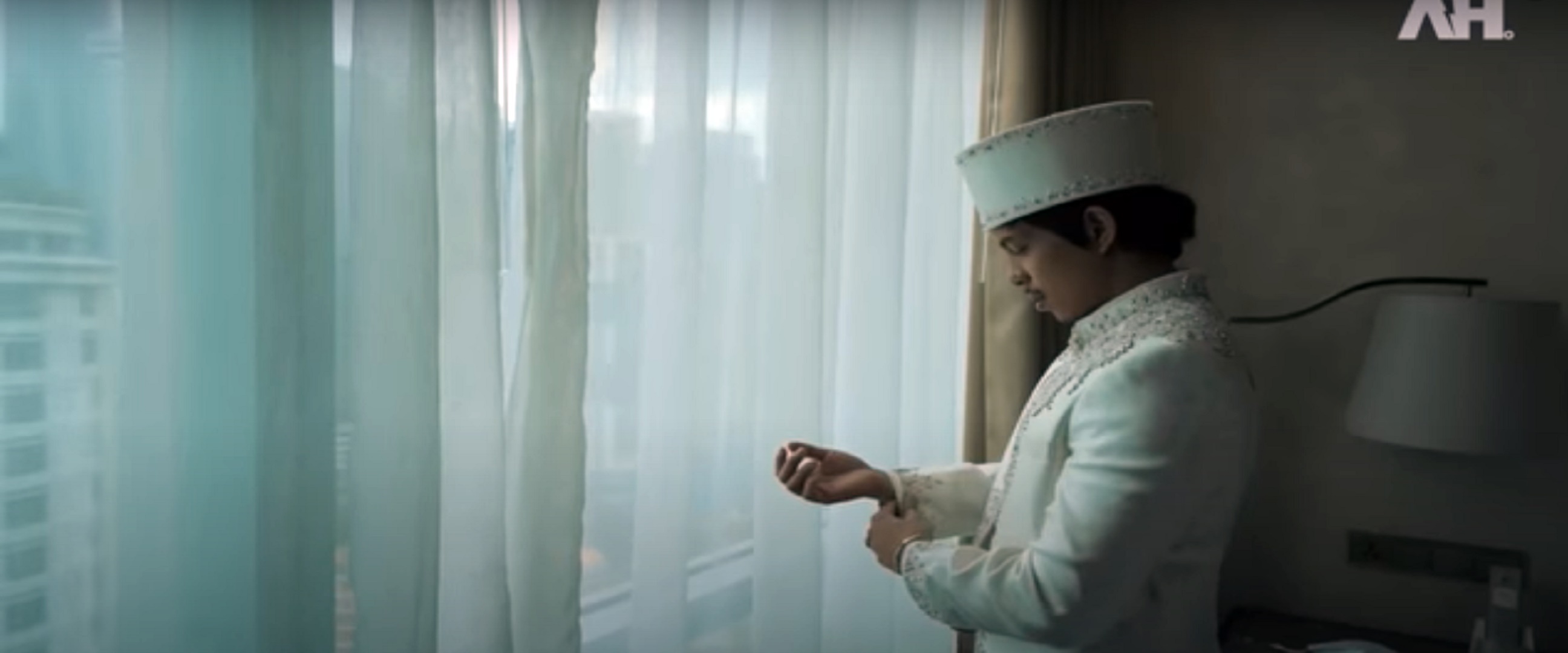Gaya busana 7 YouTuber saat nikah, Atta Halilintar gagah pakai beskap