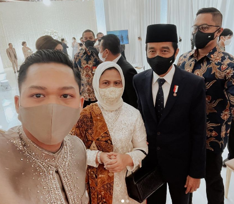 5 Potret gaya busana Iriana Jokowi di nikahan Aurel dan Atta, anggun