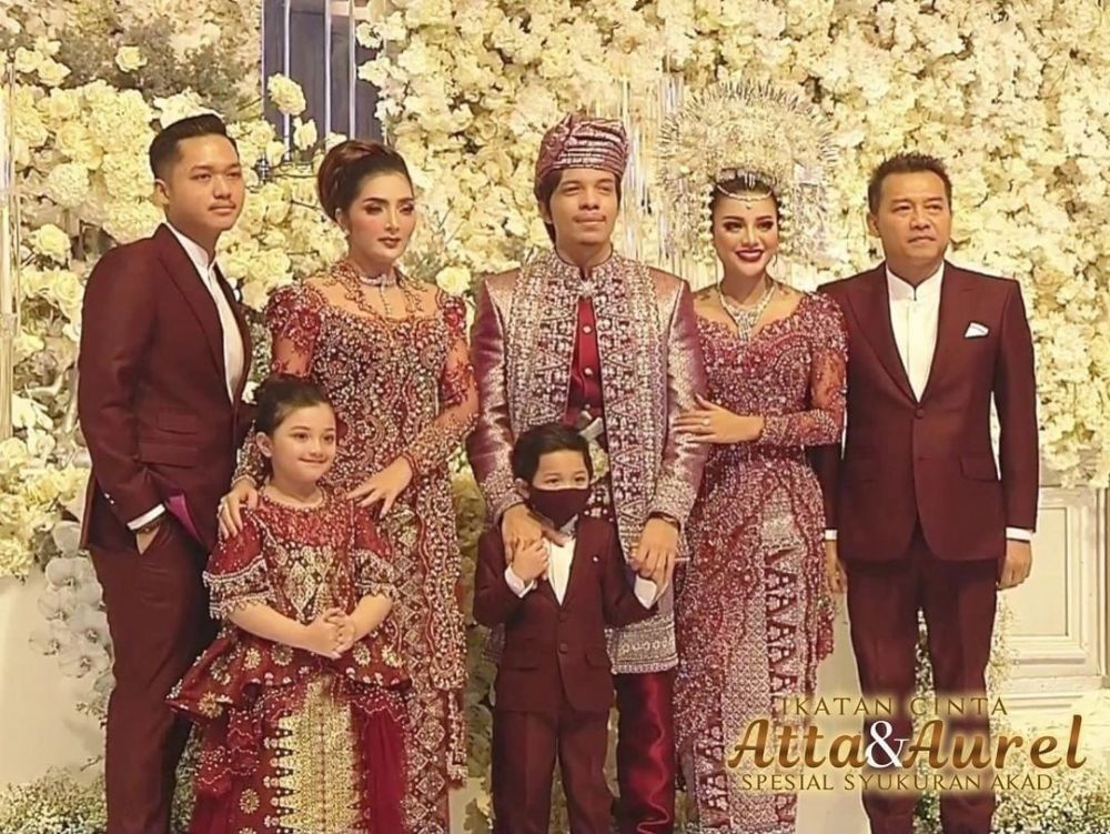 13 Momen syukuran pernikahan Atta dan Aurel, bertema Padang Gatsby
