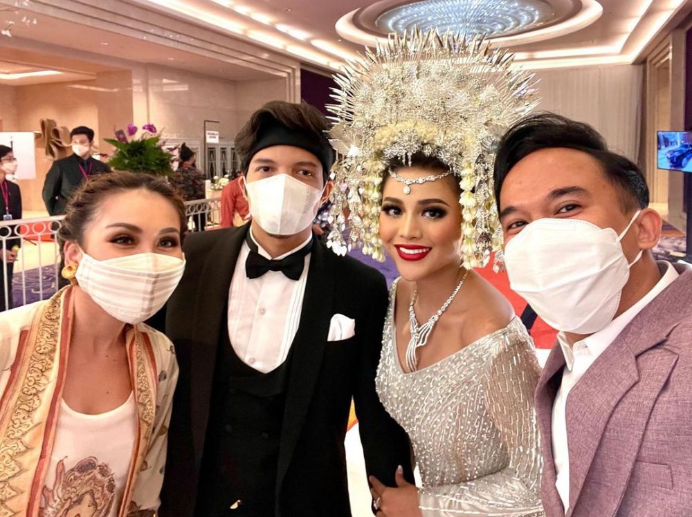 13 Momen syukuran pernikahan Atta dan Aurel, bertema Padang Gatsby