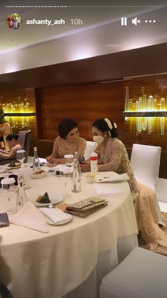 10 Momen kompak Ashanty dan Krisdayanti di pernikahan Atta dan Aurel