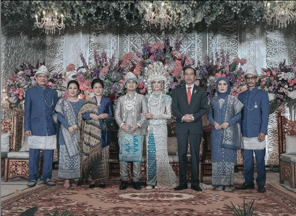 Pernikahan 4 seleb yang pernah dihadiri Jokowi, curi perhatian