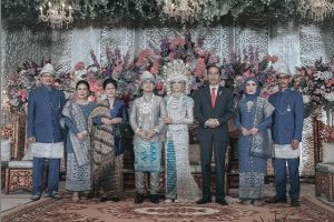 Pernikahan 4 seleb yang pernah dihadiri Jokowi, curi perhatian
