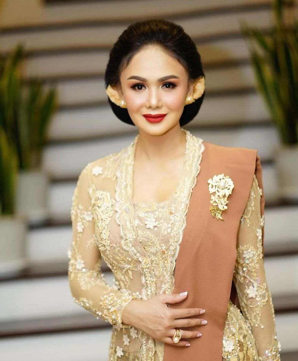 10 Gaya Yuni Shara di nikahan Atta dan Aurel, anggun maksimal