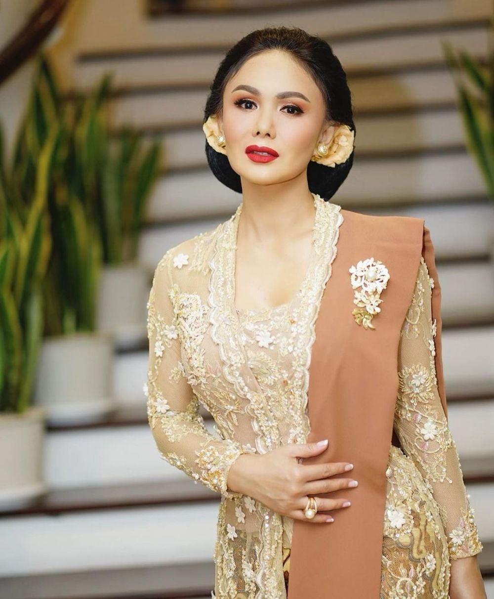 10 Gaya Yuni Shara di nikahan Atta dan Aurel, anggun maksimal