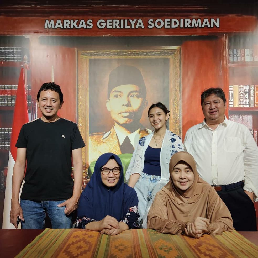 10 Potret kebersamaan Sheila Dara dengan keluarga Vidi Aldiano