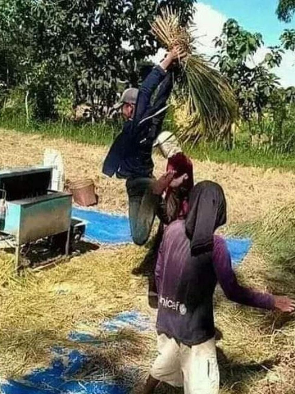 10 Aksi lucu terlalu bersemangat ini bikin yang lihat auto nyengir