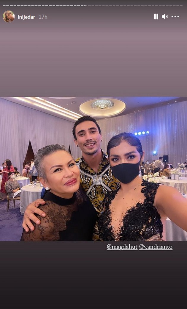 8 Potret kompak Jessica Iskandar dan Vincent Verhaag, kondangan bareng