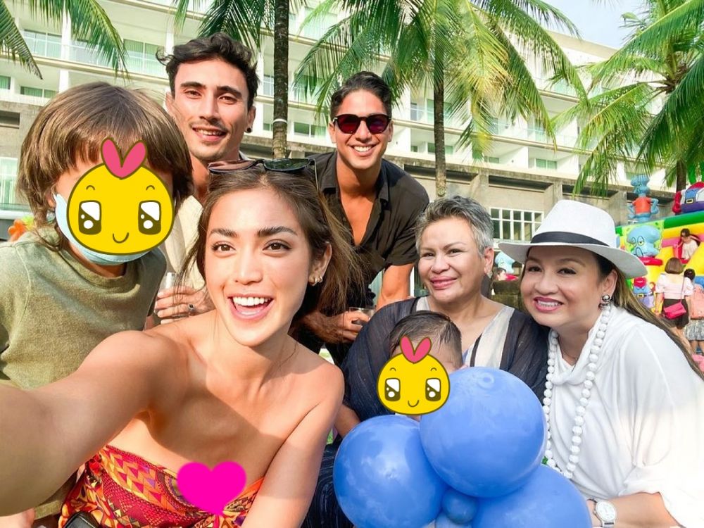 8 Potret kompak Jessica Iskandar dan Vincent Verhaag, kondangan bareng