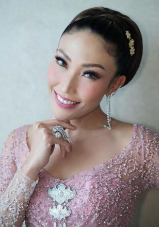 Gaya 7 seleb jadi host rangkaian acara pernikahan Atta dan Aurel