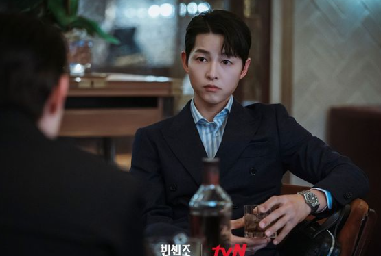 8 Potret Song Joong-ki di drama Korea Vincenzo, gagah dan memesona