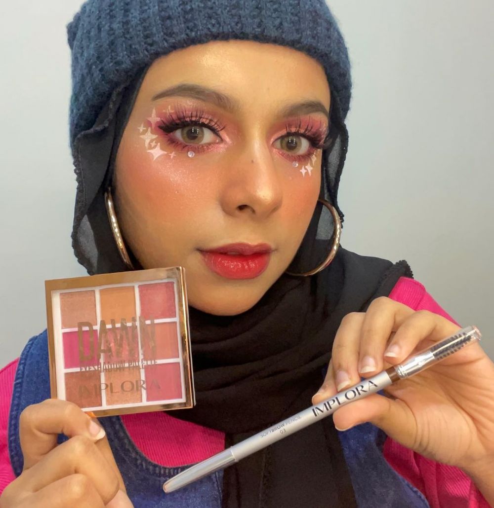 10 Potret Dilla Jaidi, adik Fadil Jaidi yang hobi makeup