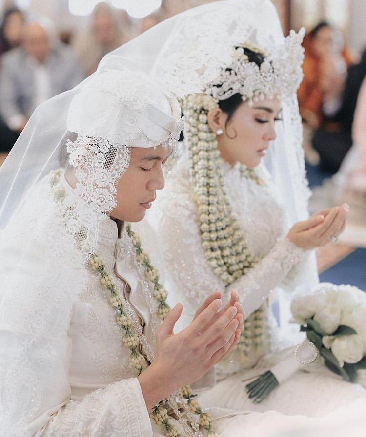 10 Pernikahan artis yang hadirkan pejabat sebagai saksi