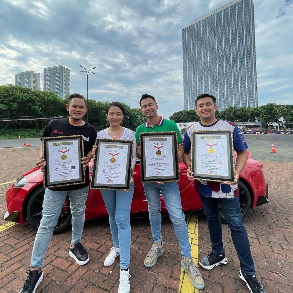 10 Momen Raffi Ahmad tantang GM Irene Sukandar, blind chess di mobil