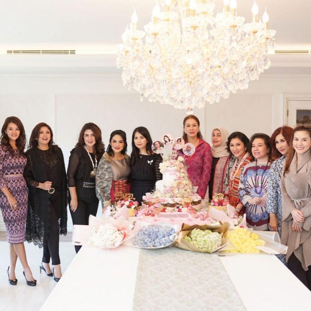 10 Momen akrab Krisdayanti dan Liliana Tanoesoedibjo, kompak abis