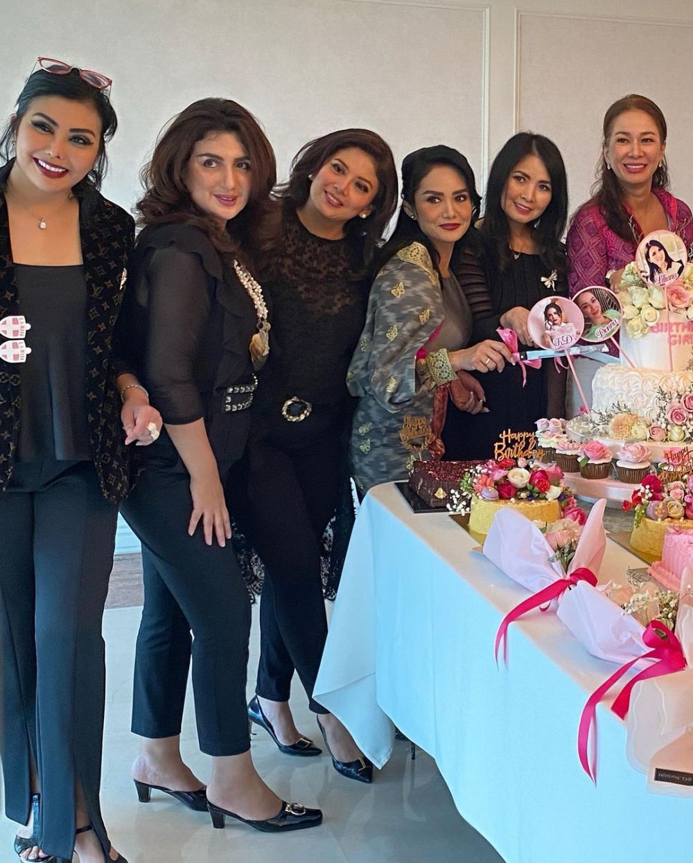 10 Momen akrab Krisdayanti dan Liliana Tanoesoedibjo, kompak abis
