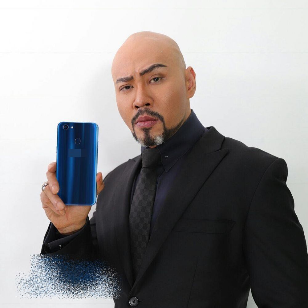 10 Momen Deddy Corbuzier tanpa kacamata hitam, curi perhatian