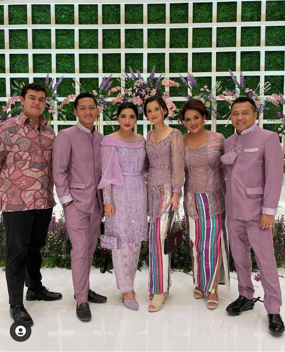 10 Momen hangat Sarah Menzel dengan keluarga Azriel Hermansyah