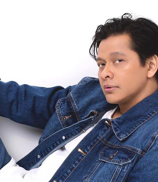 Genap 50 tahun, 10 potret Armand Maulana ini bukti parasnya awet muda