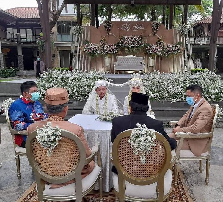 10 Gaya Hengky Kurniawan jadi saksi nikah warganya, 3-4 kali sehari