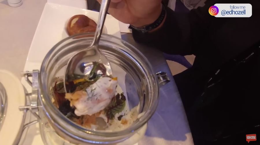 8 Potret hidangan makanan acara syukuran Atta dan Aurel, bikin ngiler