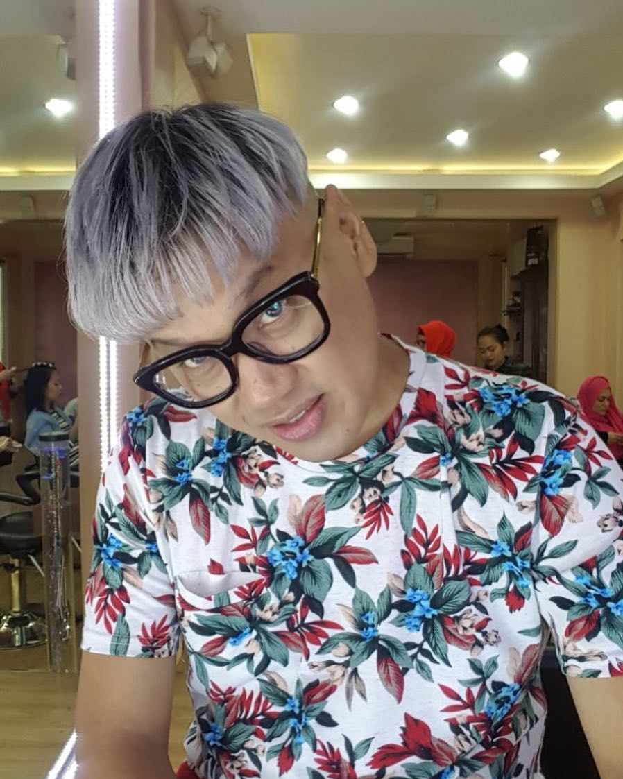 10 Potret transformasi Uya Kuya sejak awal karier, gayanya nyentrik