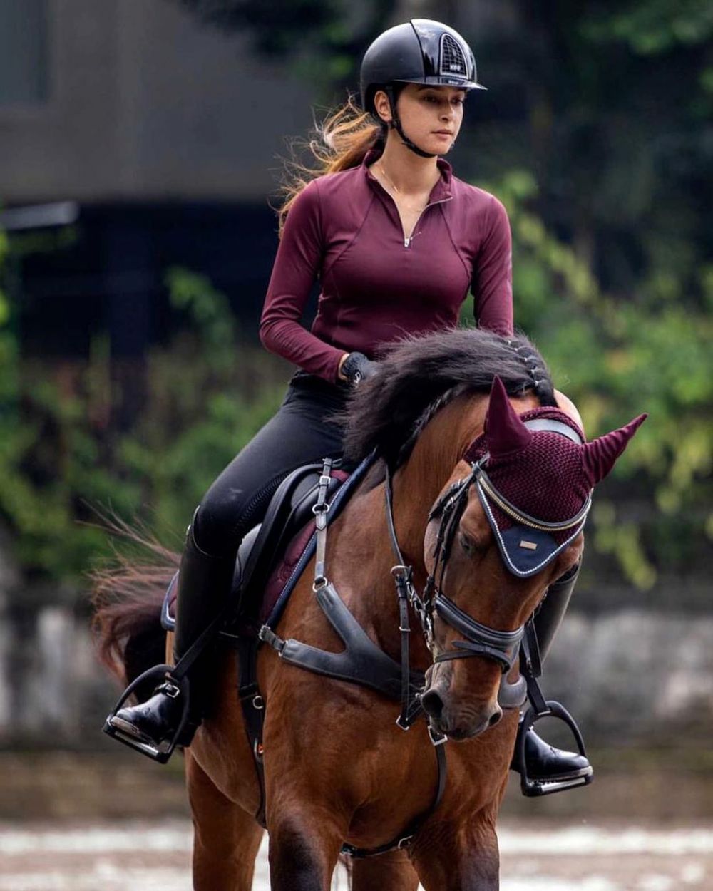 Beda gaya pemotretan 10 seleb berkuda, Aurel bak putri Disney
