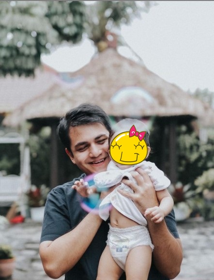 8 Momen Rizky Alatas momong anak, bukti ayah idaman