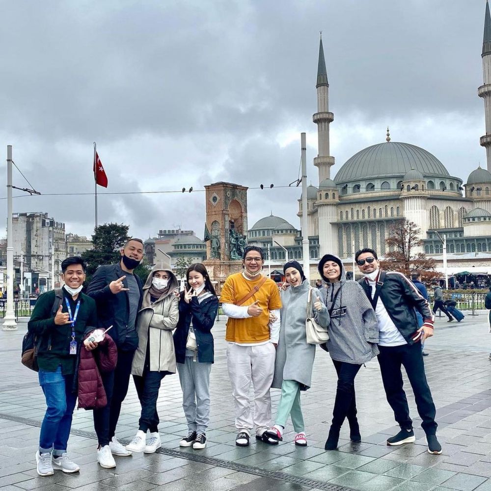 7 Potret Pasha Ungu, Umar Lubis, dan Sultan Djorghi liburan di Turki