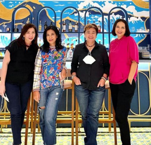 10 Potret Ira Wibowo pamer gaya rambut baru, tampil lebih fresh