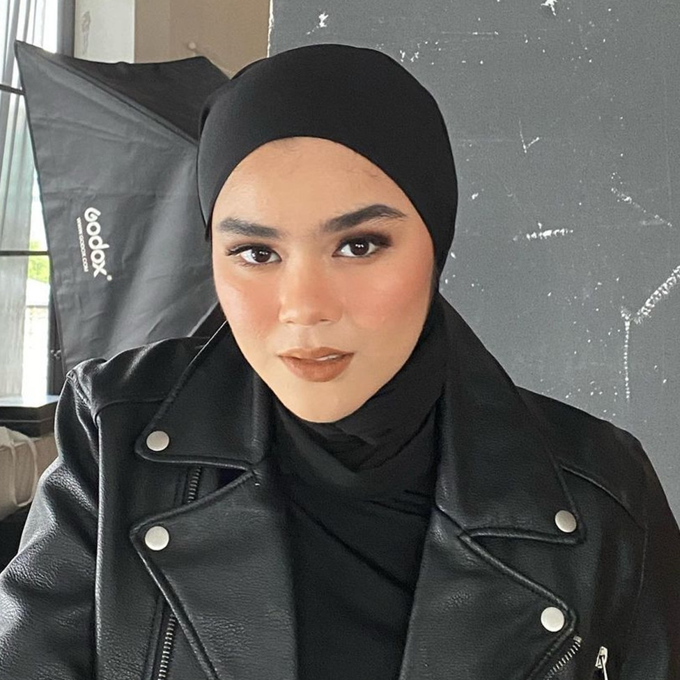10 Gaya hijab hypebeast Sivia Azizah, pesonanya makin terpancar