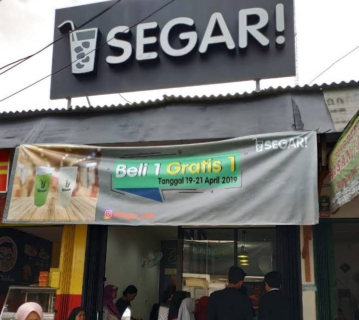 12 Nama lucu kios minuman ini bikin pembeli senyum pas antre