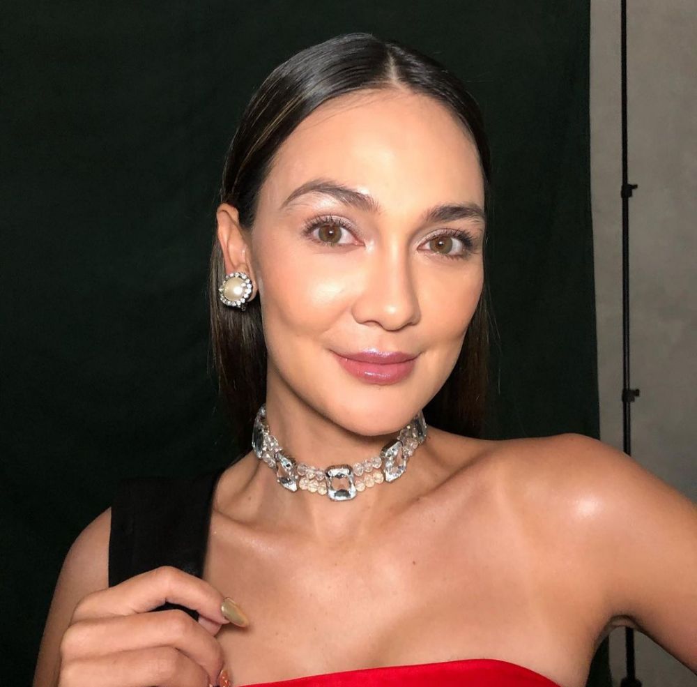 10 Potret Luna Maya reka ulang adegan jadul, hasilnya sangat memukau