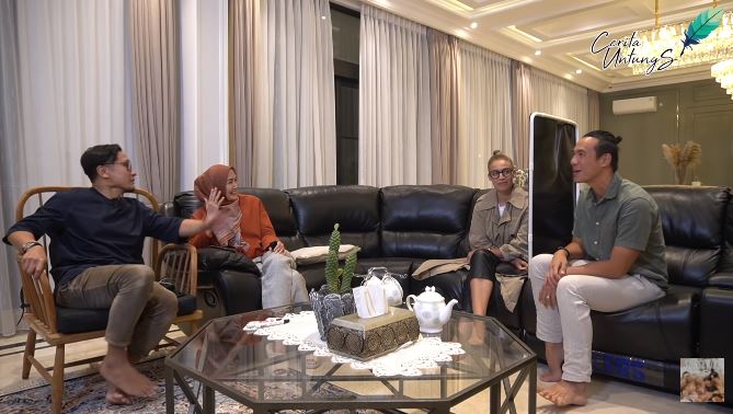 Belasan tahun bersahabat, ini 10 potret VJ Daniel dan Arie Untung